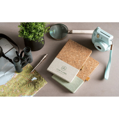 KLEE. Bloco de notas A5 em cortiça e linho com folhas pautadas